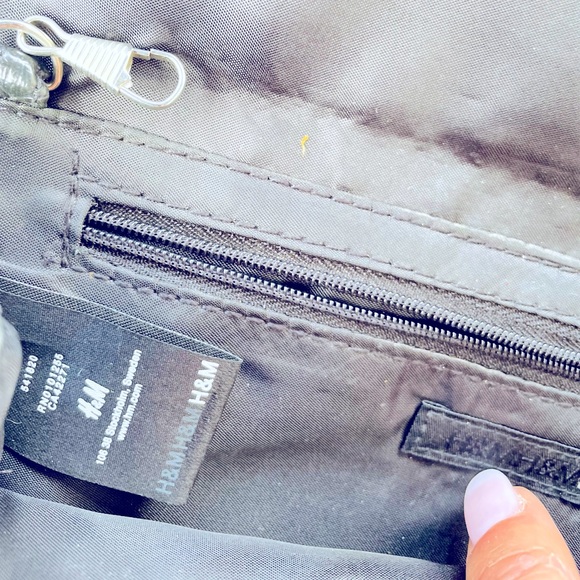 🌸3 for $30 H&M clutch black size small - Picture 4 of 9